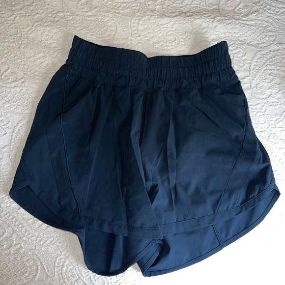 Lululemon Track That Mid-Rise Lined Short 5" - Picture 2 of 3